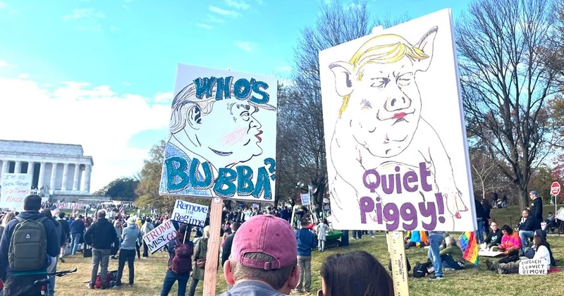 “Sən Ukraynanı satdın!” Vaşinqtonda insanlar Trampa qarşı etiraza qalxdılar FOTO