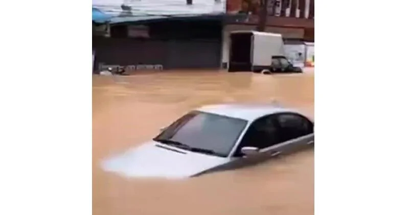 Сильнейшие дожди обрушились на провинцию Таиланда ВИДЕО