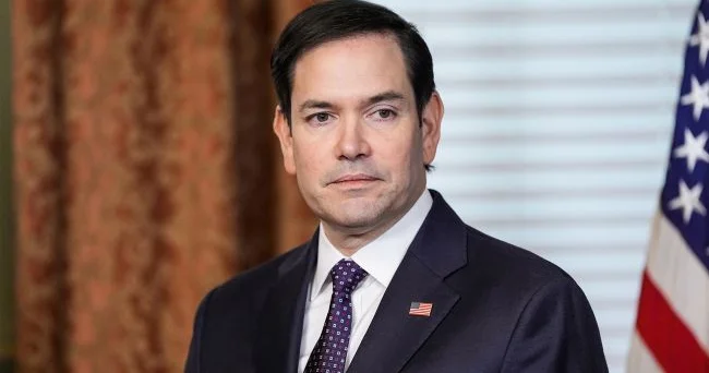 “Vaşinqtonda qalmaqal: Trampın Ukrayna üzrə “sülh planı“nda Moskvanın izi“ “Reuters“