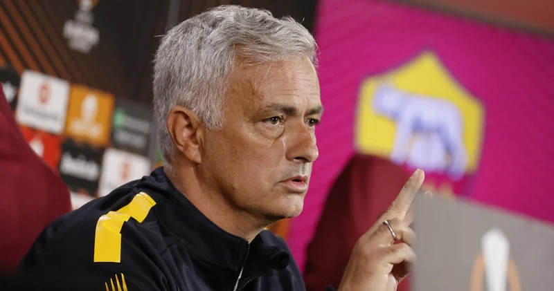 Mourinyo bu dəfə futbolçularını satqın adlandırdı!