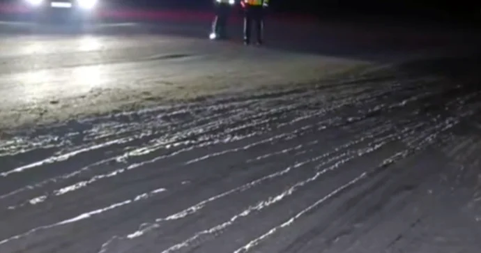 Qubada yola tökülən beton sürücülərə problem yaratdı