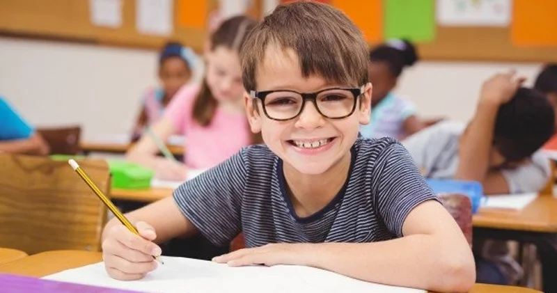 Dövrün bəlası, yoxsa... Eynəkli uşaqların sayı niyə artır?