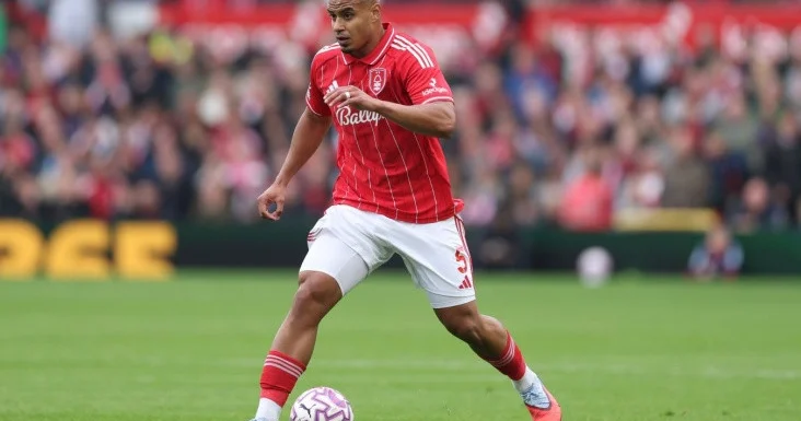 İki London klubu eyni müdafiəçini istəyir