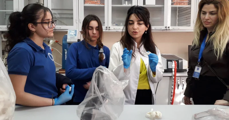 Avropa Türk Liseyinin şagirdləri Biofizika İnstitutunda olublar