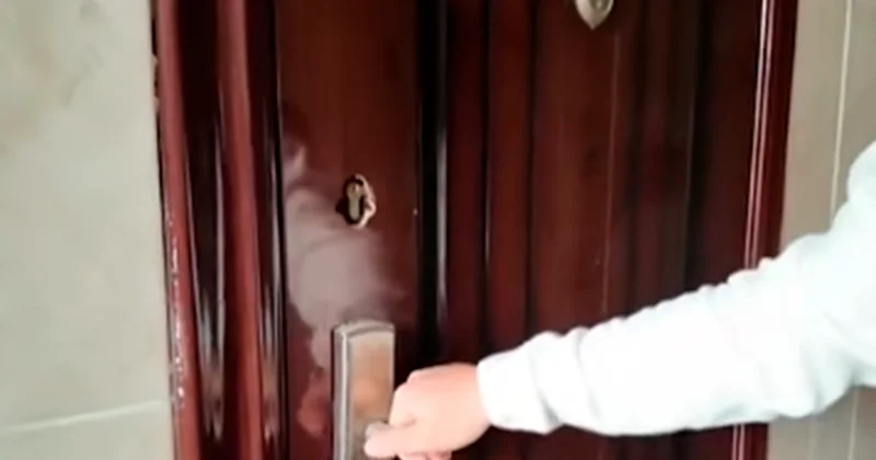 Yanğın günü bağlı olan həmin qapı Video