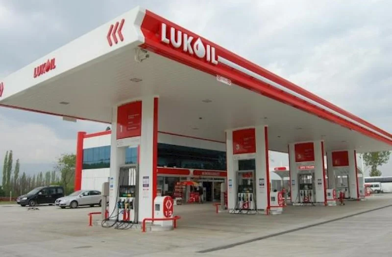 Benzin yerinə su vurulması ilə bağlı iddialara “Lukoil”dan açıqlama Yenilənib