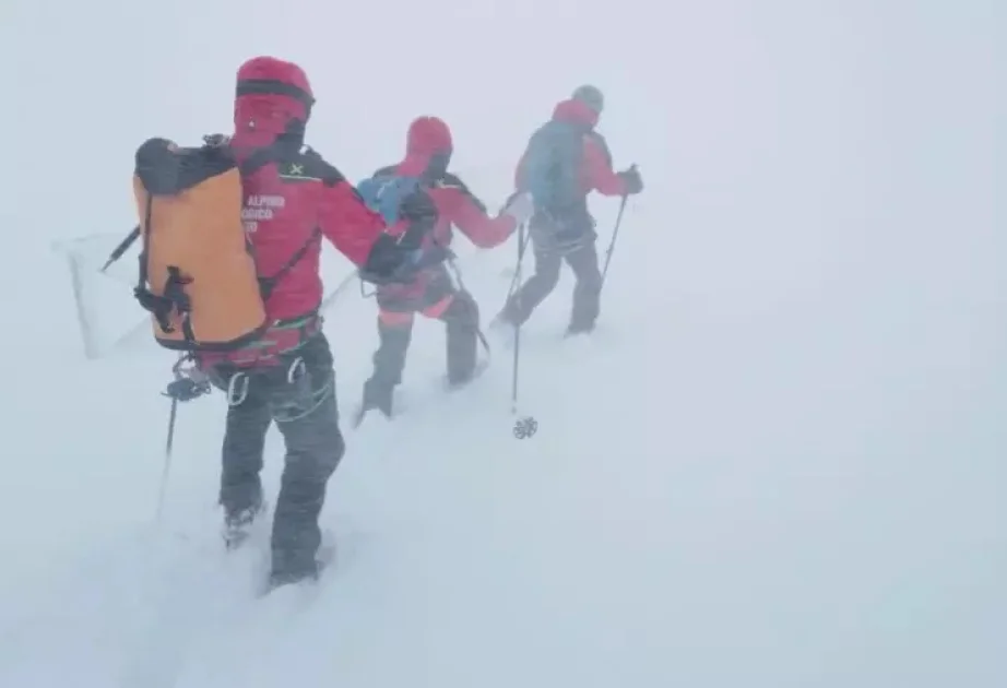 İtaliyada itkin düşən alpinistlərin axtarışı əlverişsiz havaya görə dayandırılıb AZƏRTAC