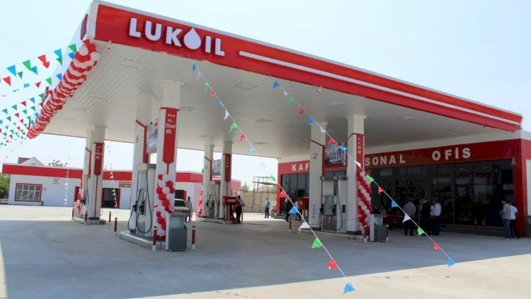 “Lukoil” rəsmisindən etiraf: Benzinə su qarışıb...