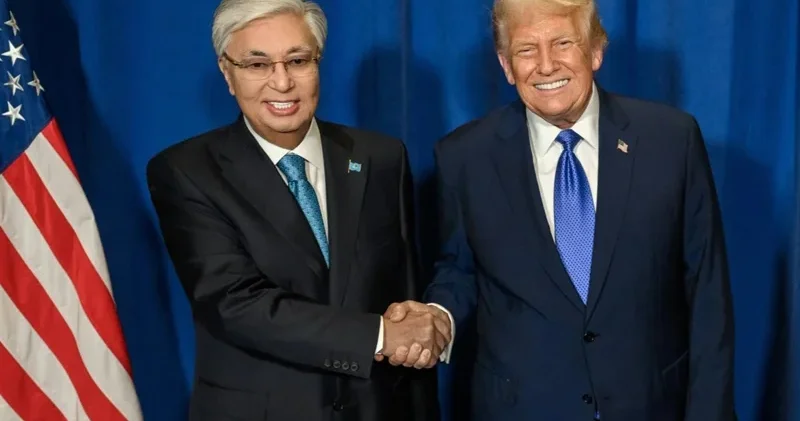 Tramp Tokayevə Ağ Evin açarını hədiyyə etdi