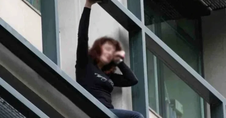 Sumqayıtda İNANILMAZ OLAY: binadan yıxılan qız sağ qaldı