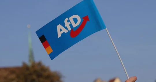 Politico: Alman partiyası Kreml üçün məlumat toplamaqda ittiham edilir