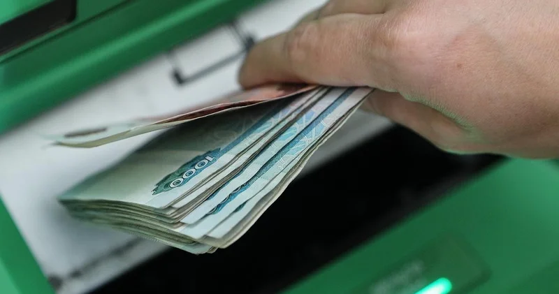 FT зафиксировала спад роста зарплат и вакансий в России