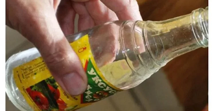 Bakıda kişi sirkə turşusundan zəhərlənib öldü