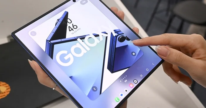 Samsung iPhone Fold a görə kvadrat smartfon buraxacaq