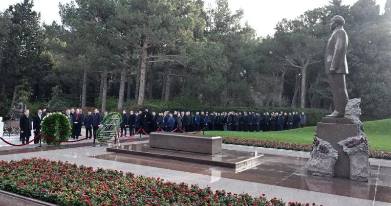 Участники II Форума религиозных деятелей Азербайджана посетили могилу общенационального лидера Гейдара Алиева ФОТО