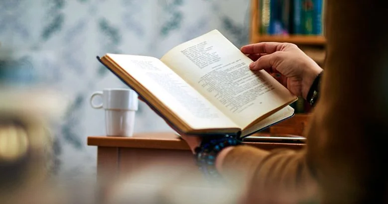 2025 ci ildə kitabı çıxan yazıçılar SİYAHI