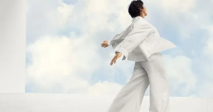 2026 cı ilin əsas rəngi AÇIQLANDI ağ Cloud Dancer