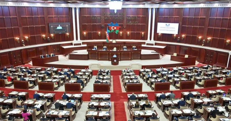 Deputatlar daha 11 məsələnin müzakirəsinə TOPLAŞIRLAR