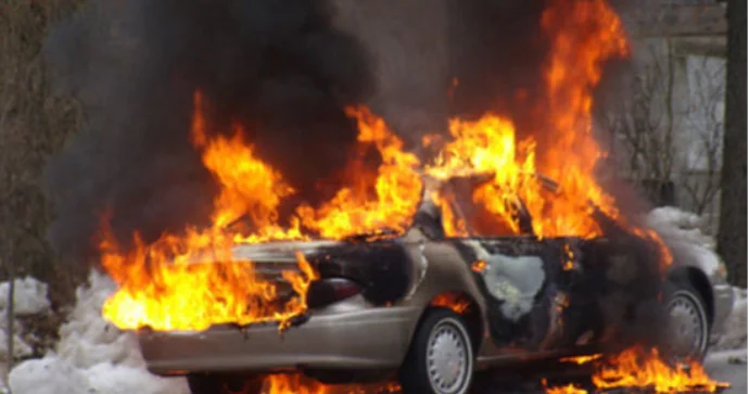 Un daşıyan avtomobillə yük maşını toqquşdu Sürücü diri diri yandı VİDEO