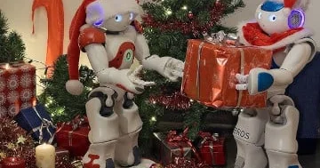 Robotlar Milad hazırlıqlarını necə ələ keçirir...