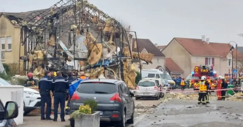 Во Франции произошел мощный взрыв в жилом доме ФОТО