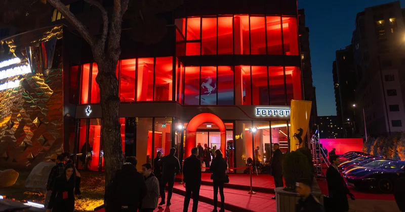 Lüks, performans və italyan ruhunun yeni ünvanı “Ferrari Tbilisi”də