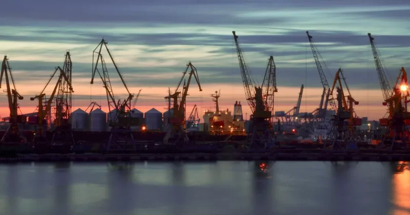 Одесса подверглась атаке ударных БПЛА: повреждена портовая инфраструктура