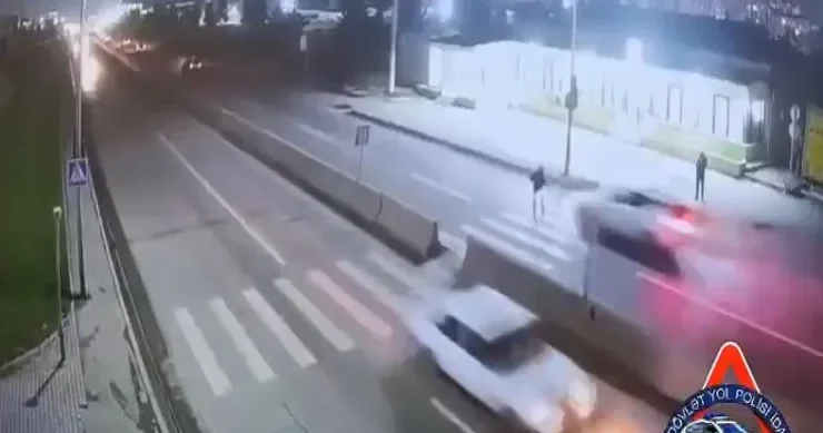 Bakıda maşın piyada zolağında kişini vurdu: HƏSSAS GÖRÜNTÜLƏR
