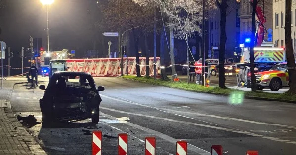 Азербайджанец устроил ДТП и влетел в автобусную остановку, есть пострадавшие Minval Politika