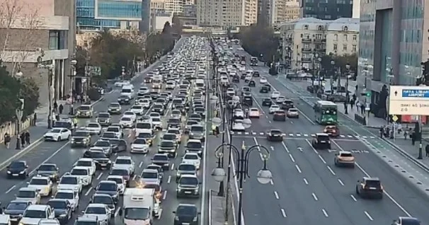 Sürücülərin nəzərinə tıxac olan yolların SİYAHISI