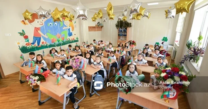 Около 50 тысяч бакинских школьников сменили учебные заведения онлайн