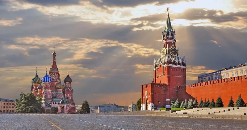 Pəncərə metaforası: Rusiyada yüksələnlər niyə aşağı düşürlər?