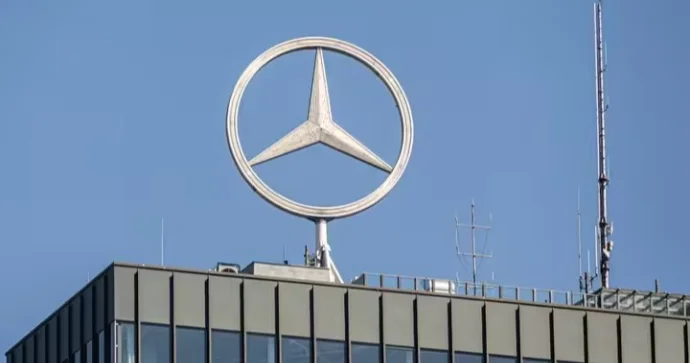 Mercedes hər avtomobil sahibinə 2000 dollar ödəyəcək