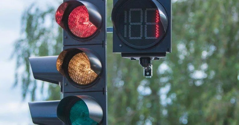 Paytaxtın küçə və prospektlərində ağıllı işıqforlar