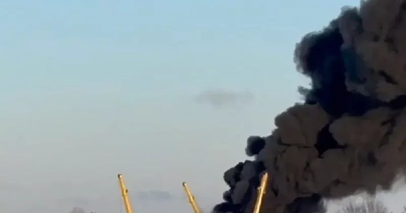 Черный дым над Волгой: МЧС борется с огнем