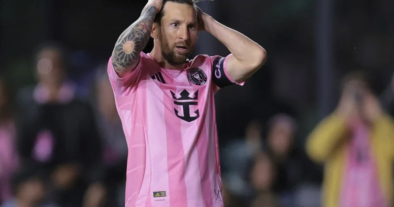 Messinin bacısı yol qəzasında ağır xəsarət aldı TOYU TƏXİRƏ SALINDI FOTO