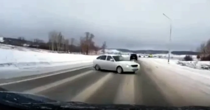 “Priora” ilə qəzaya düşən 20 yaşlı sürücü hadisə yerində öldü VİDEO