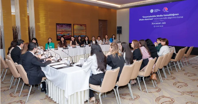 “Media savadlılığını təhsilə necə inteqrasiya etməli?: müəllim və mütəxəssis rəyi” FOTOLAR