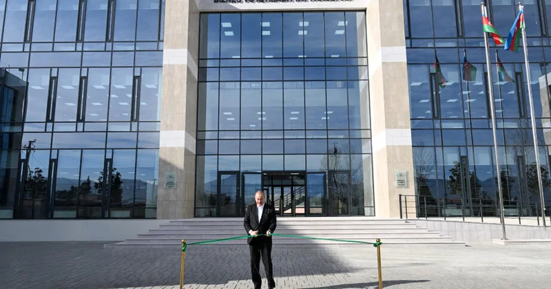 Dövlətimizin başçısı Qarabağ Universitetinin Biznes və iqtisadiyyat fakültəsinin binasının açılışında iştirak edib