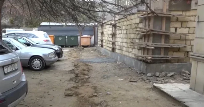 Пятилетняя осада: жители бакинской многоэтажки в тисках строительной компании