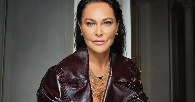 Hülya Avşar ölümdən dönüb: Məşhur sənətçi bahalı avtomobilində qəzaya düşüb