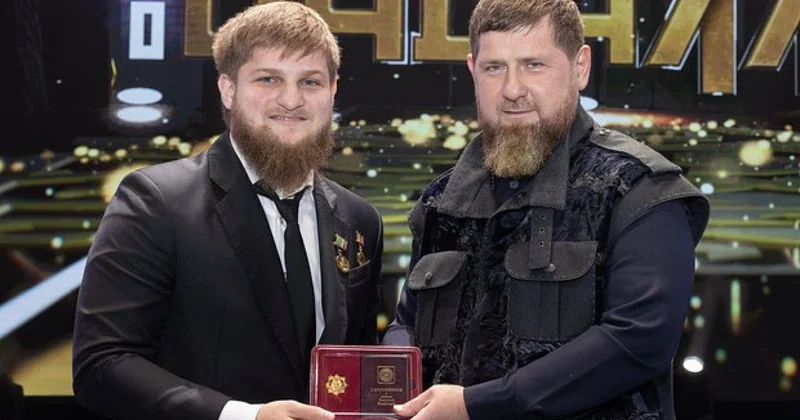 Atasının adına olan medalı nazir oğluna verdi