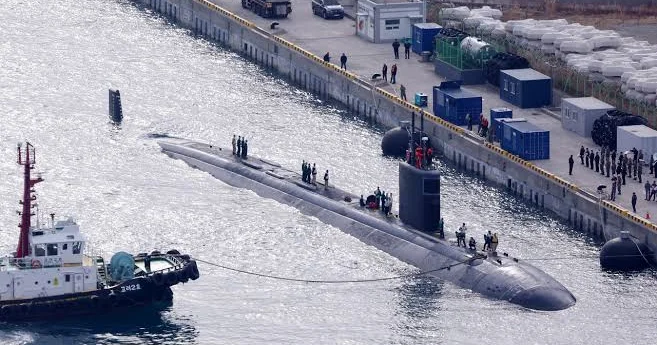 ABŞ nin nüvə sualtı qayığı Cənubi Koreyadakı limana daxil olub