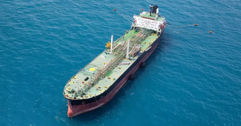 Танкер M/T Bella 1 ушел от погони ВМС США в Атлантике