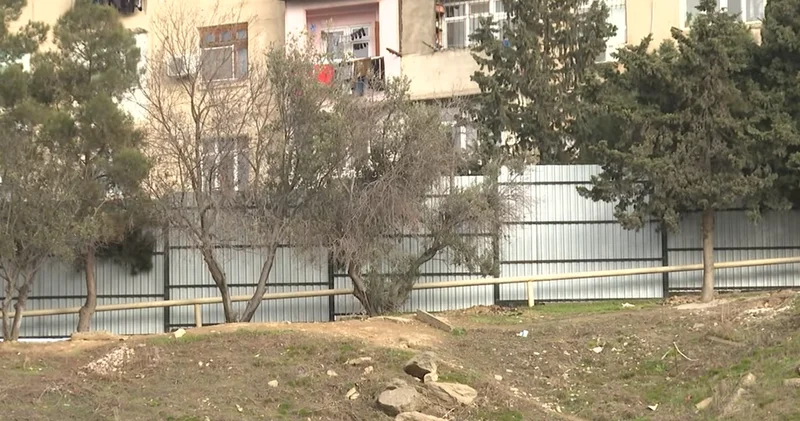 Xətai rayonunda yeni bina tikintisi sakinlərin narazılığına səbəb olub VİDEO