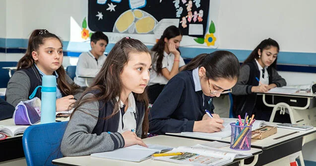 Özəl məktəblərin illik ödənişləri ən ucuz 2,500, ən baha 54,900 AZN