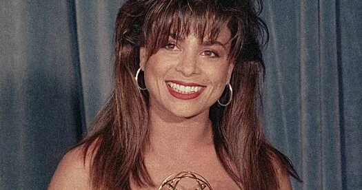 Məşhur müğənni 1980 ci illərin gülünc bir trendini adlandırdı...