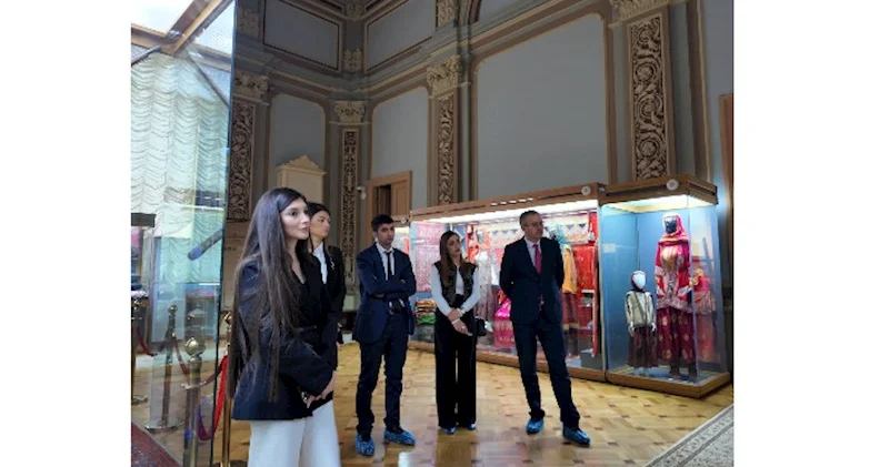 “Konstitusiya və Suverenlik İli” münasibətilə muzeylərə mediatur təşkil olunub FOTOLAR