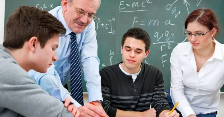 Hansı məktəblərdə direktorlar repetitorlara sinif icarəyə verir? AÇIQLAMA