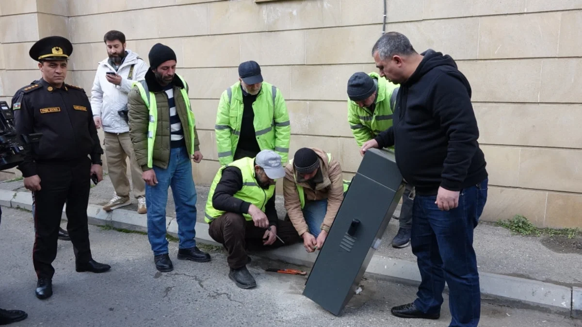 Bakıda yanğınsöndürənlərin hərəkətini məhdudlaşdıran maneələr sökülüb